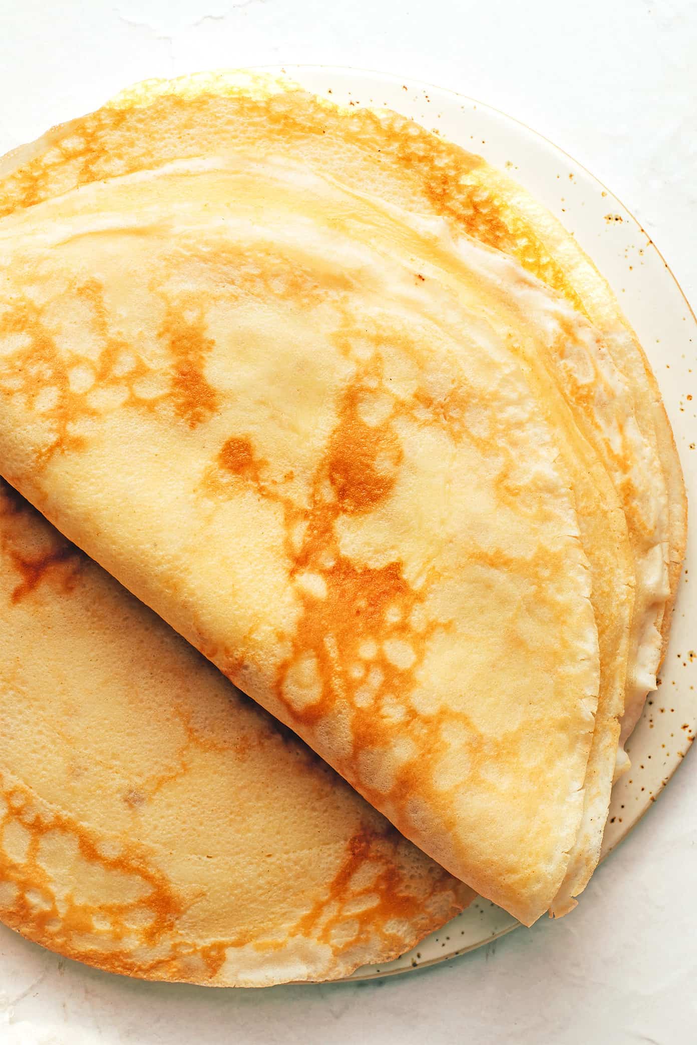 This classic French crepe recipe is easy to make in the blender with 7 basic ingredients. Always such a lovely, simple recipe for breakfast or brunch. Feel free to customize with your favorite sweet or savory fillings! | gimmesomeoven.com Homemade crepes