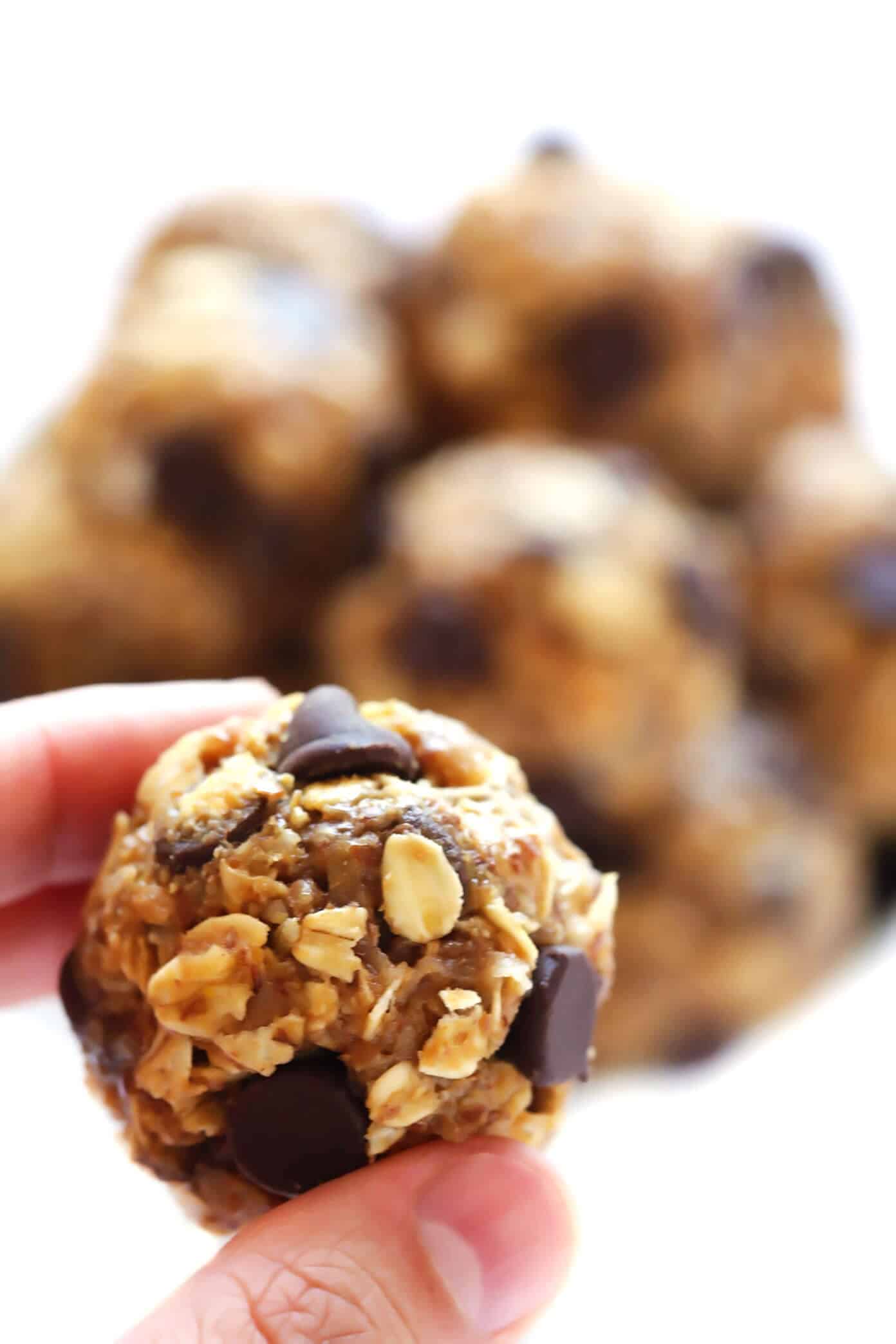 The BEST No Bake Energy Bites recipe! Easy to make with oats, peanut butter, chocolate chips, coconut and more. Perfect as a healthy meal prep snack or breakfast. And SO irresistibly delicious. | gimmesomeoven.com #energy #bites #balls #snack #breakfast #healthy #glutenfree #vegetarian #bars Healthy Energy Bites with Chocolate Chips and Peanut Butter