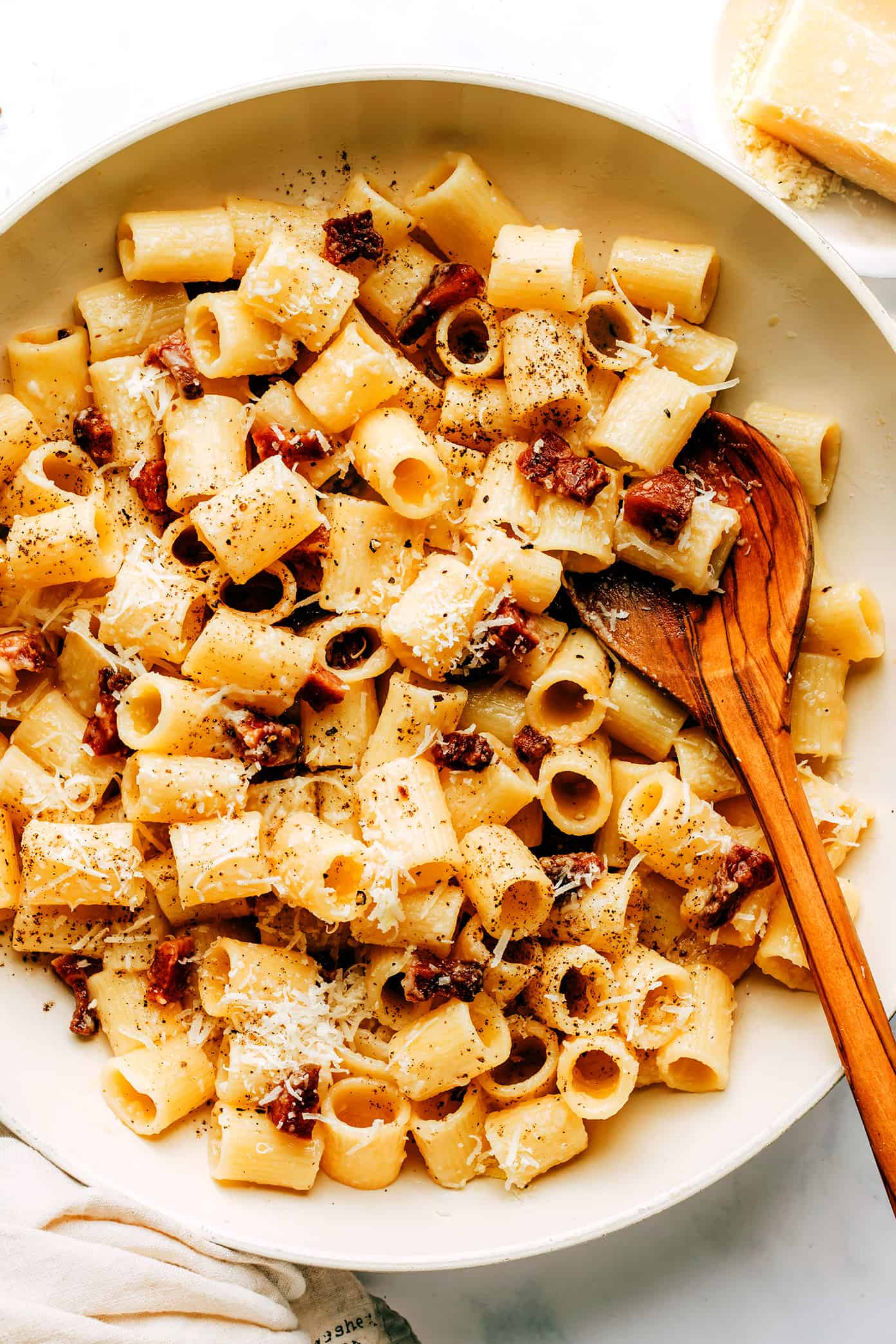 This classic Roman pasta alla gricia recipe is easy to make with 3 ingredients -- bacon (guanciale), cheese (Pecorino) and pasta (rigatoni or spaghetti) and always tastes SO decadent and flavorful. The perfect easy dinner for Italian night! | gimmesomeoven.com Pasta alla Gricia