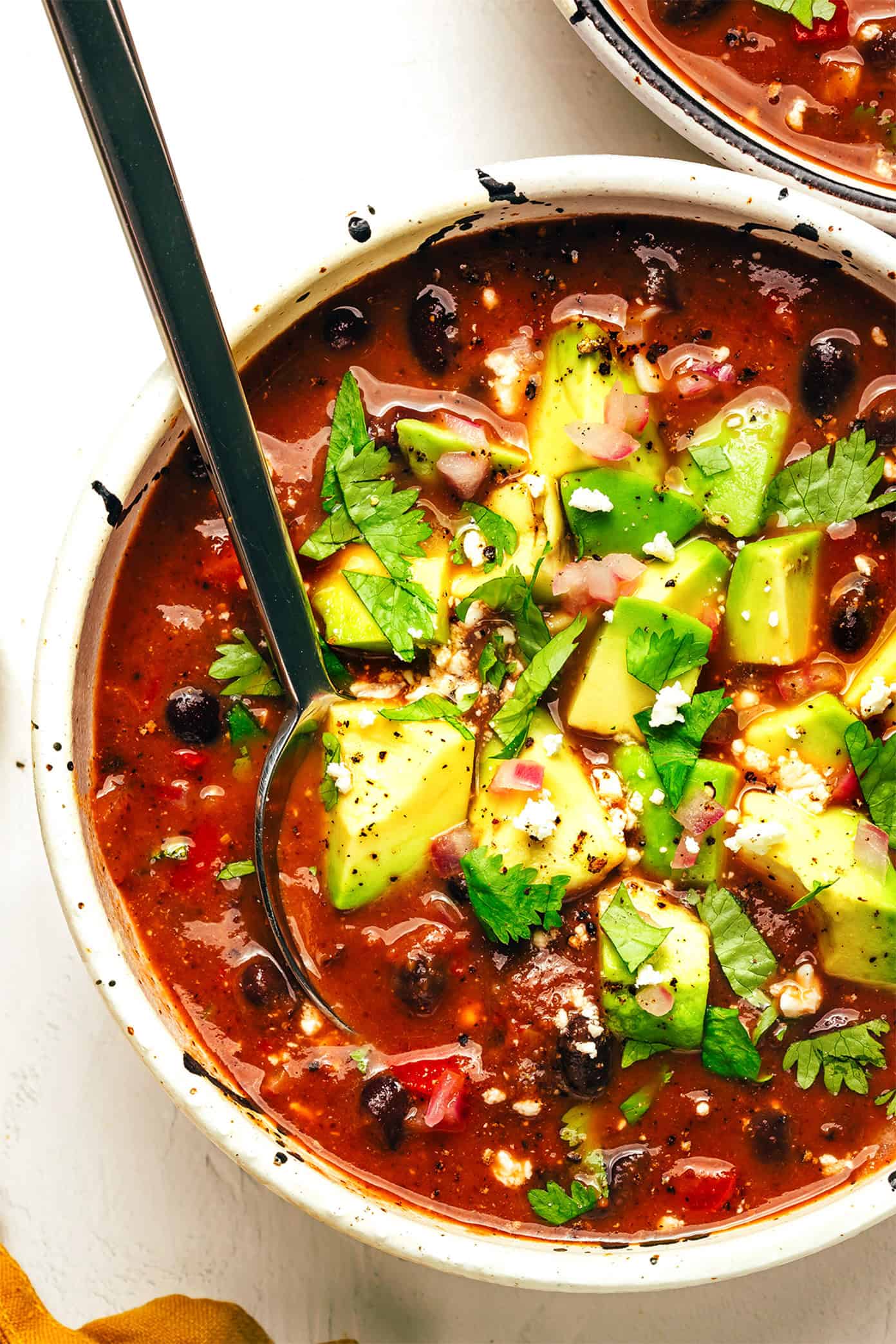 This Mexican-inspired quick black bean soup recipe is full of flavor and protein and comes together in less than 30 minutes! A delicious, feel-good dinner that's naturally gluten-free, vegetarian and vegan. | gimmesomeoven.com Black Bean Soup