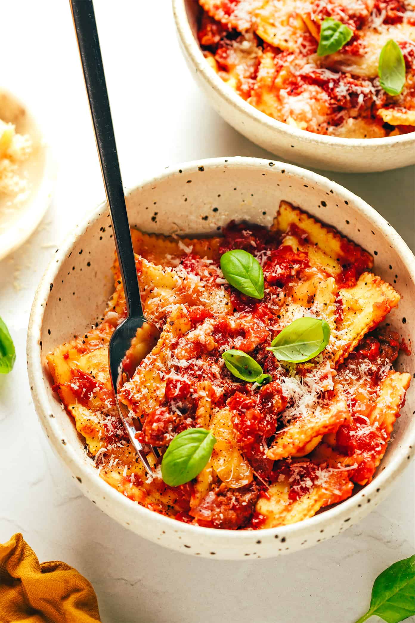 This Italian-inspired ravioli lasagna recipe is easy to make with 8 ingredients and only 15 minutes of hands-on prep time. Feel free to combine Italian sausage with the marinara to make a meat sauce, or omit to make this recipe vegetarian. Always a delicious and easy dinner recipe! | gimmesomeoven.com Ravioli lasagna in bowl