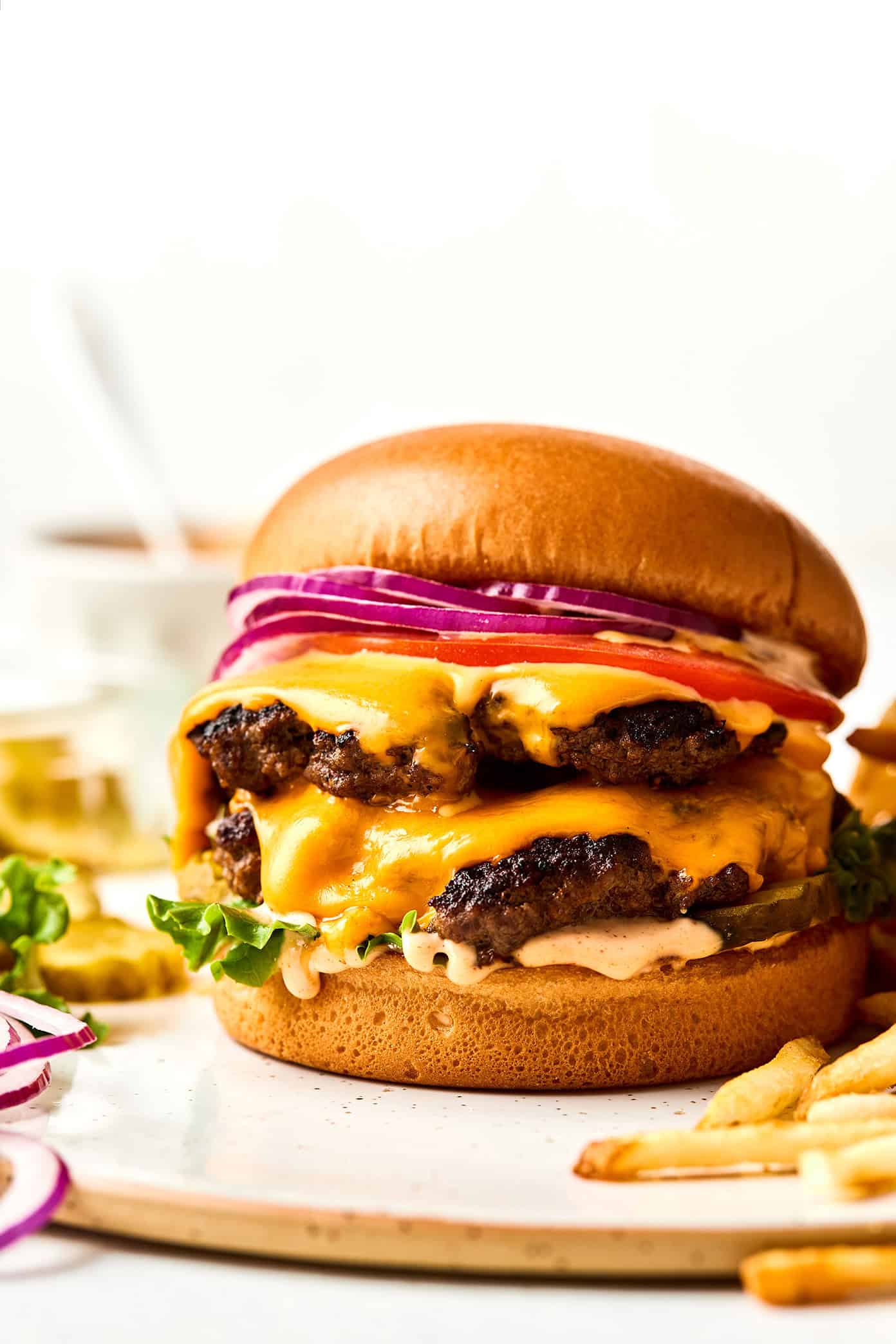 Learn how to make the most juicy, crispy-edged, flavorful homemade smash burgers with this quick and easy recipe. Perfect for easy dinners, grill outs, game day, or anytime you're craving an excellent burger. | gimmesomeoven.com Smash Burger